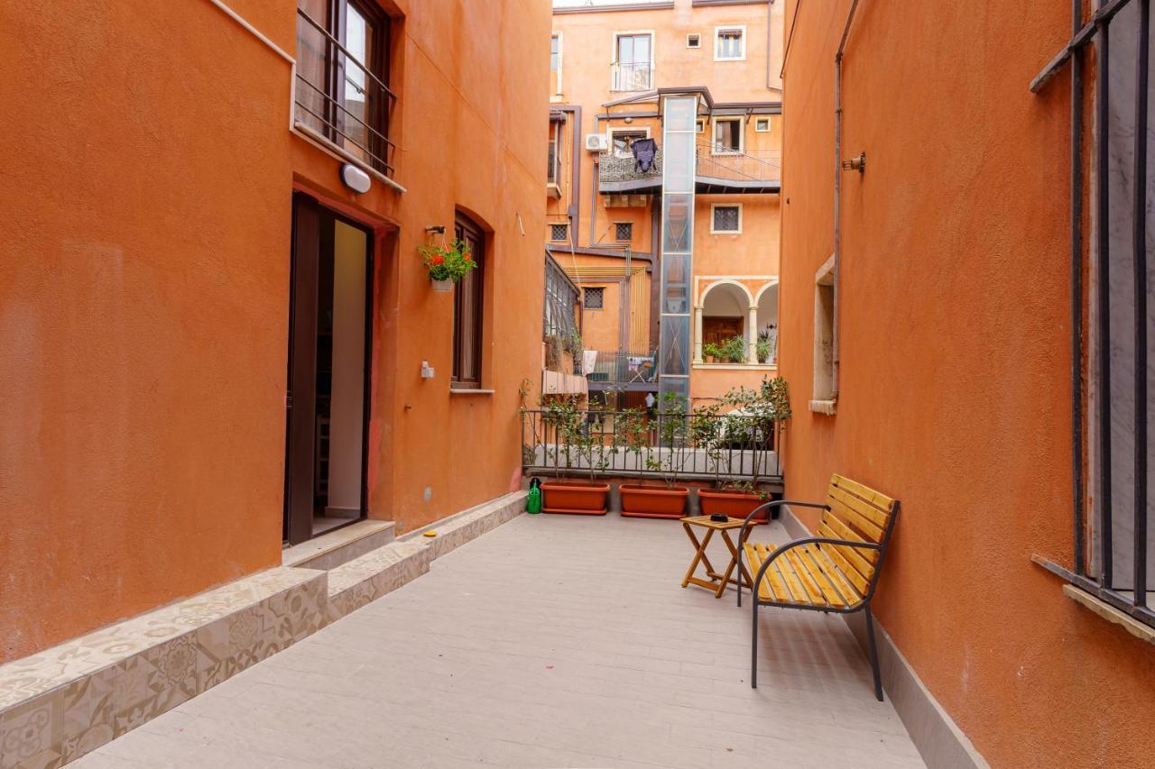 Casta Diva Holiday Rooms Катания Экстерьер фото